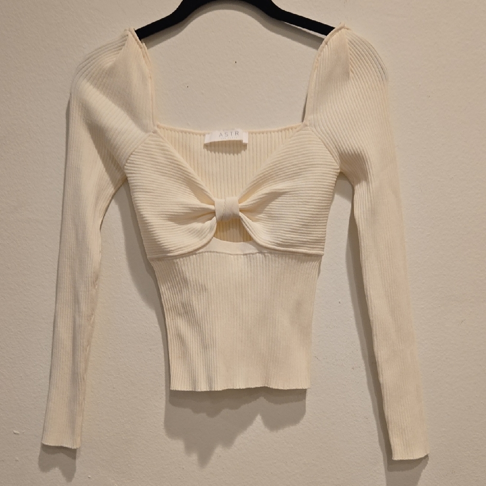 ASTR Women's Ivory Ribbed Blouse with Bow